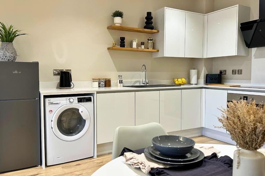 Apartment Luxury New In Great Location *