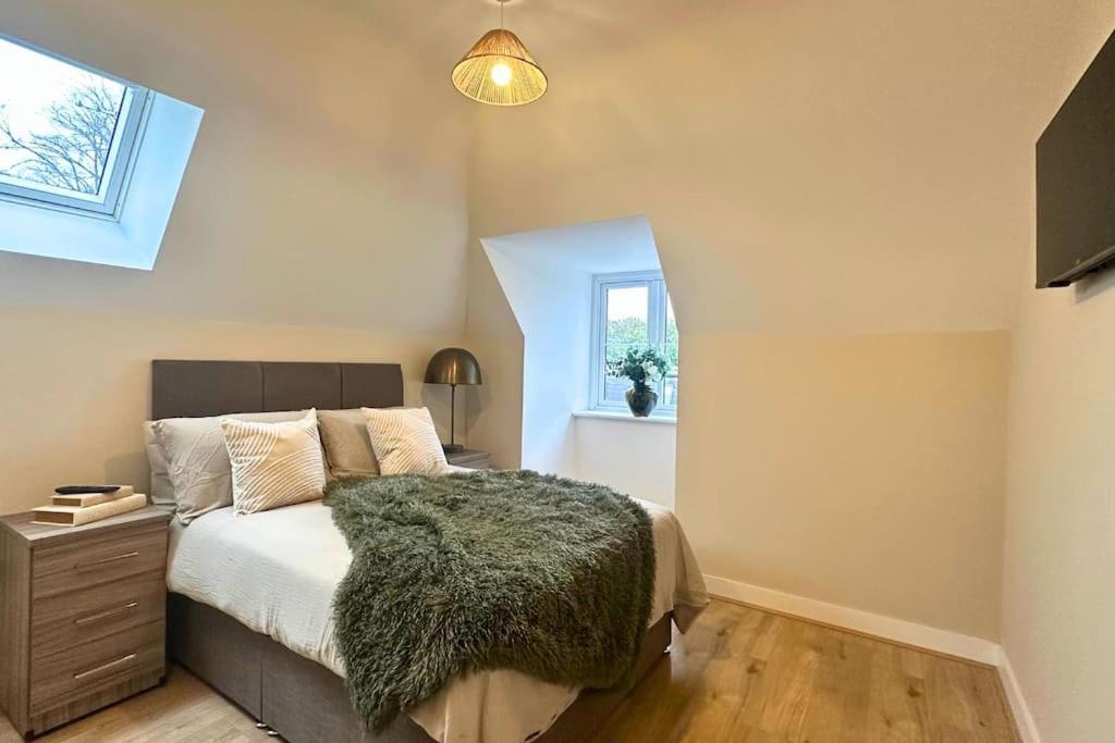 Luxury New In Great Location Coventry