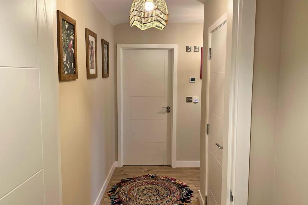 Luxury New In Great Location Apartment *