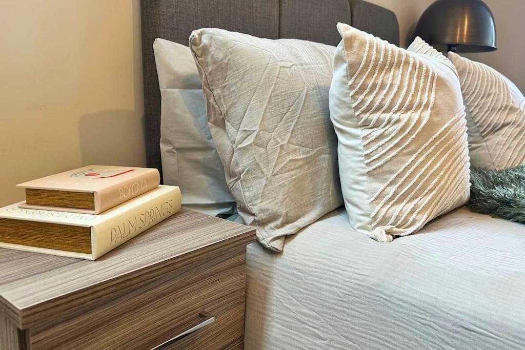 Luxury New In Great Location * Coventry