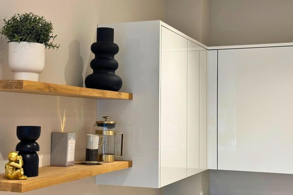 Luxury New In Great Location Apartment